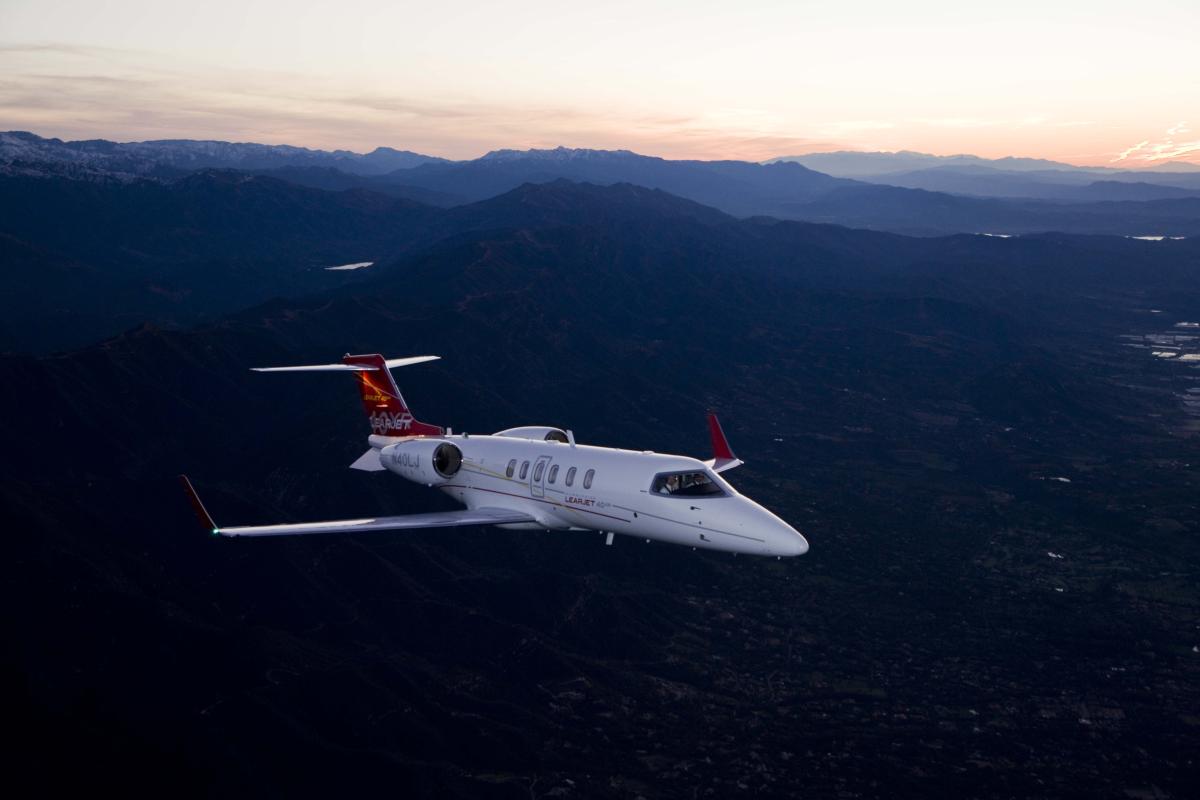 Learjet 40 cabin for Orlando charter